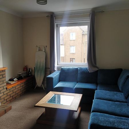 Self Catering 2 Bedroom Flat, Frequent Buses, 1-Minute Walk To Bus Stop, 20 Minutes To City Center Edinburgh Exterior foto